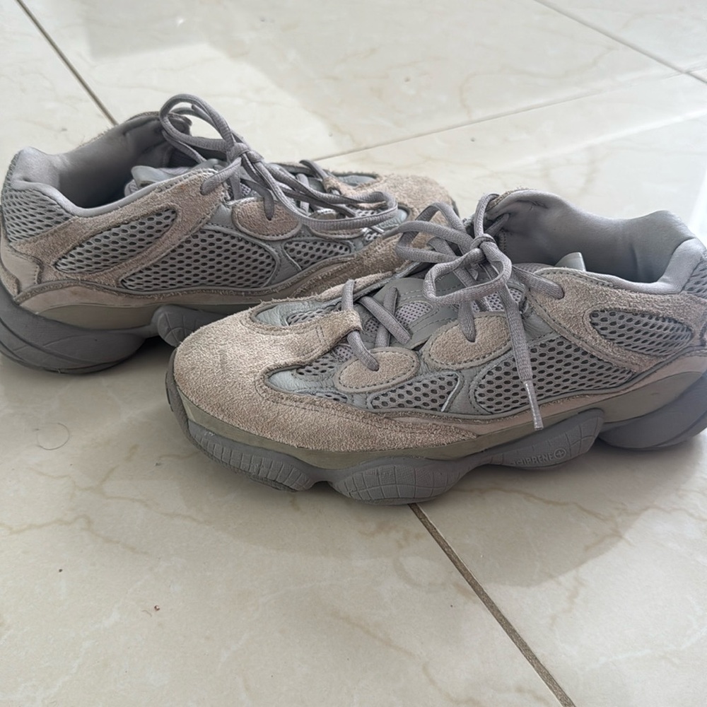 Adidas Yeezy Ash Grey USED LIKE NEEW